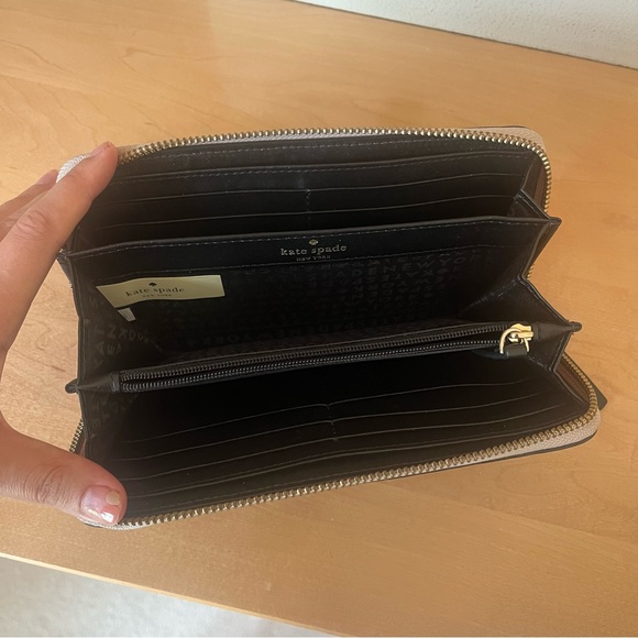 Kate Spade zip around continental wallet - Picture 3 of 5